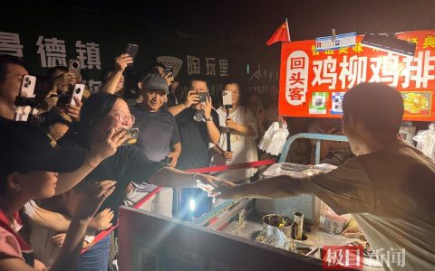 “鸡排哥”回应嘴唇发紫发白：七八年前就发现了，是缺氧所致，有喝中药调理