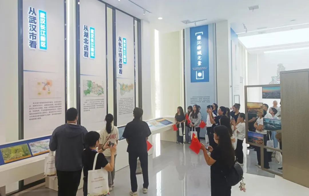 石榴结籽同心聚 逐梦新区青年行——长江新区开展民族青年团结进步创建研学活动