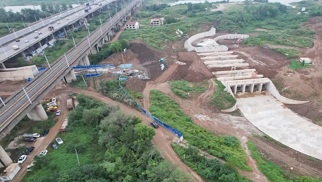 重点项目不停工 双节建设干劲足