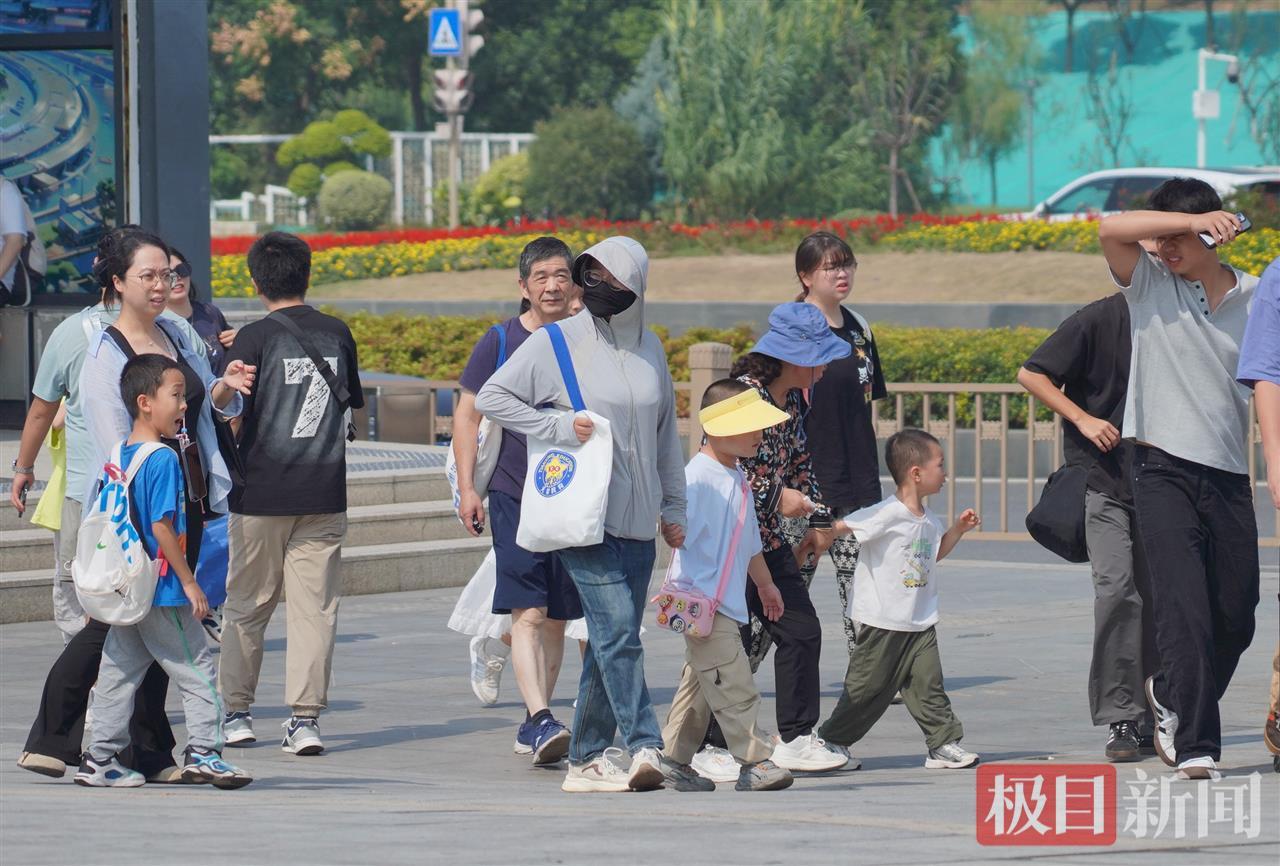 国庆假期第五天，武汉“炎”值在线，最高气温达33℃