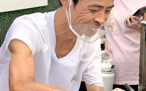 对话江西景德镇“鸡排哥”李俊永 不考虑直播带货 愿意和顾客待一起