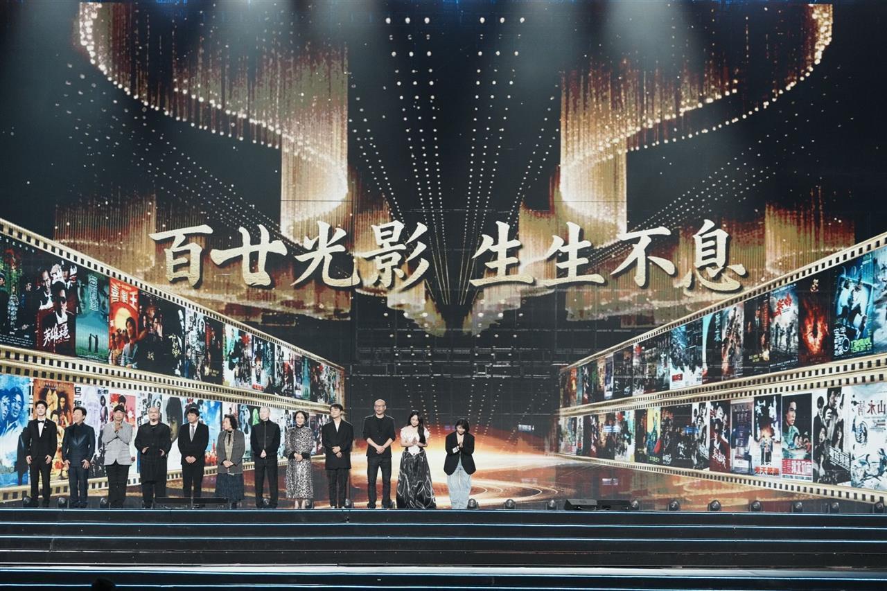 唯见长江，光影绽放！2025长江文化艺术季闭幕，张艺谋佟丽娅等众星点亮“来电的城市”