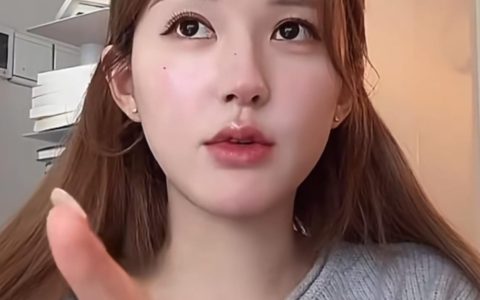 梦幻联动！赵露思直播模仿鸡排哥名场面，还称其是一个很有管理能力的鸡排主理人