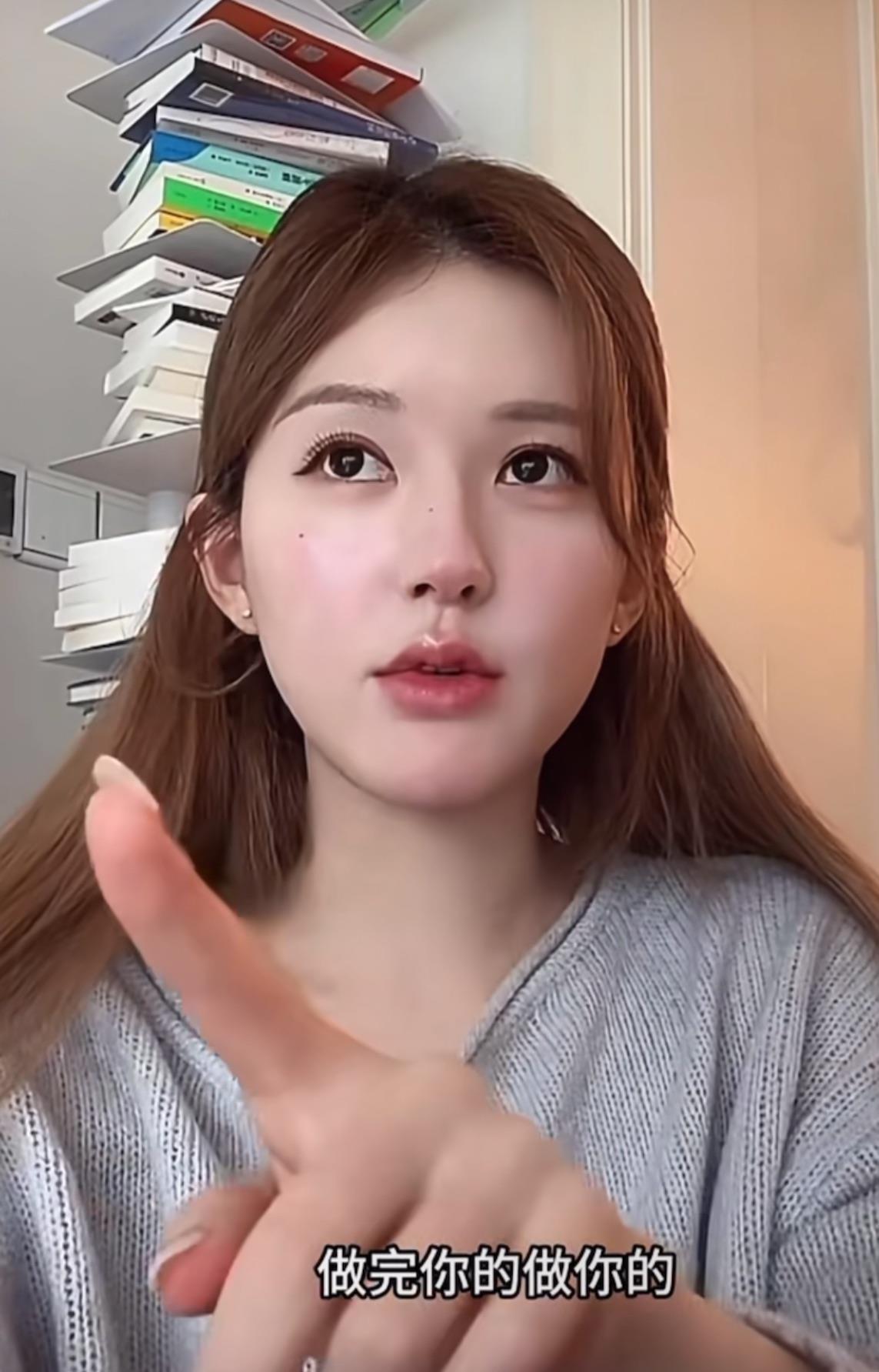 梦幻联动！赵露思直播模仿鸡排哥名场面，还称其是一个很有管理能力的鸡排主理人