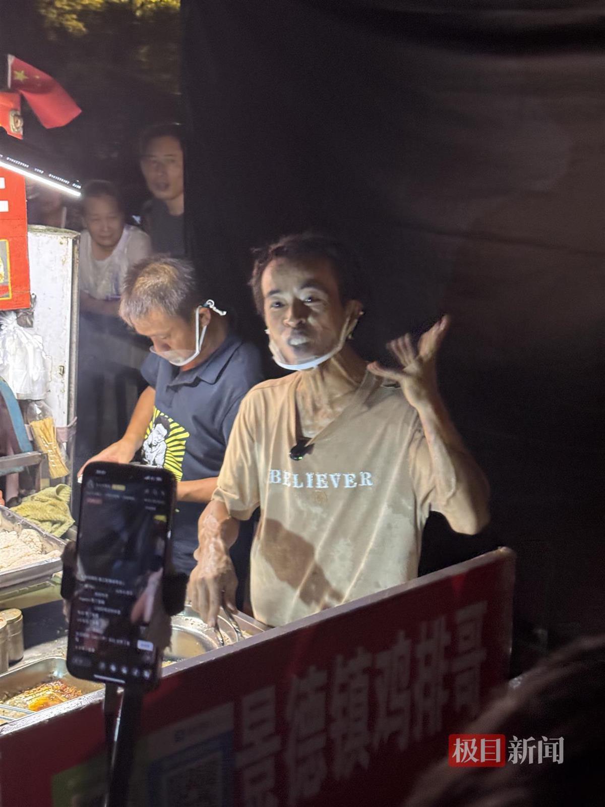 “鸡排哥”回应嘴唇发紫发白：七八年前就发现了，是缺氧所致，有喝中药调理