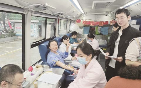 襄阳“热血侠”献血8天超53万毫升 超四成是这群“白衣担当”