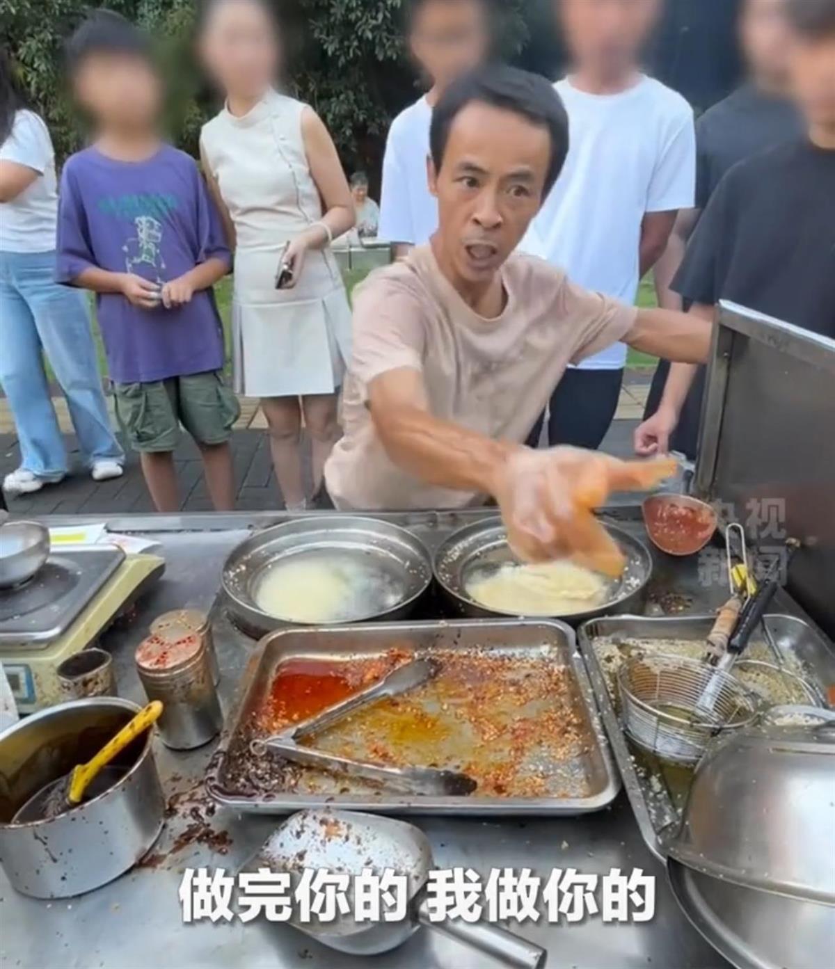 梦幻联动！赵露思直播模仿鸡排哥名场面，还称其是一个很有管理能力的鸡排主理人