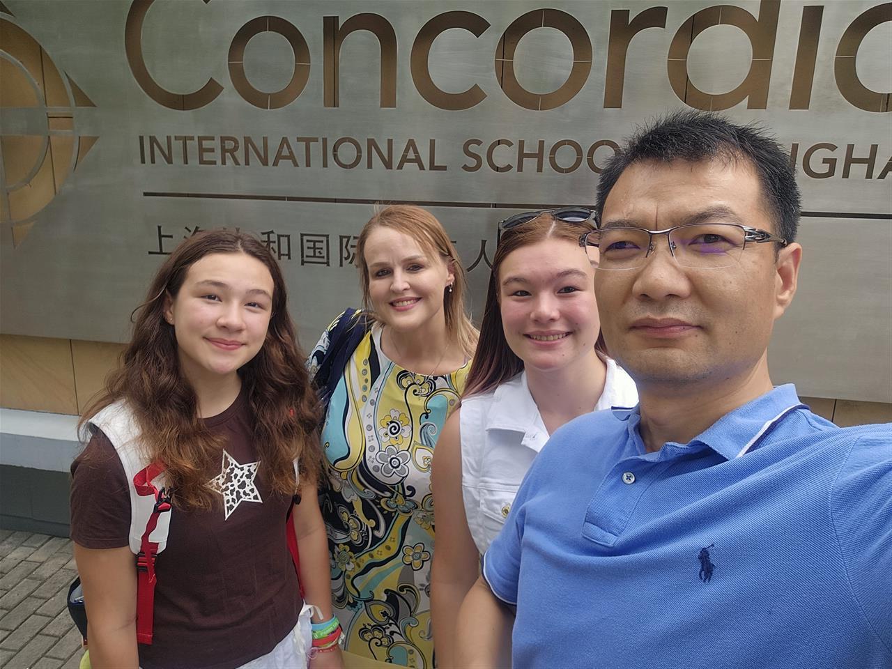 娶美国博士的河南小伙回应“吃软饭”：我收入不低，经营婚姻需各取所长，真正的吃软饭是逃避家庭义务完全依赖女方且毫无担当的人