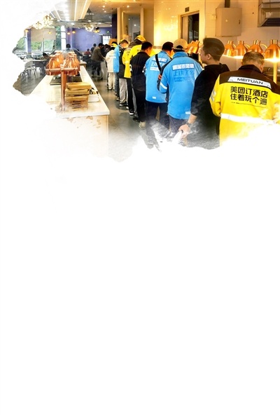 荤素搭配 12元管饱 快餐厅变小哥食堂