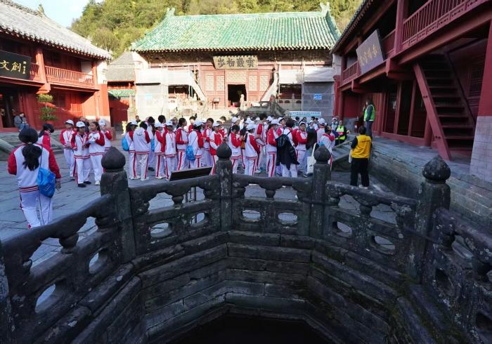 聚焦京堰研学团 | 北京学生研学团登武当山寻古迹，沉浸式体验榫卯技艺