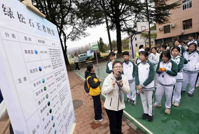 聚焦京堰研学团 | 挖绿松石、逛博物馆！北京学生在十堰变身“探宝猎人”