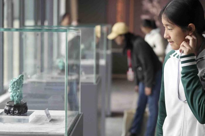 聚焦京堰研学团 | 挖绿松石、逛博物馆！北京学生在十堰变身“探宝猎人”