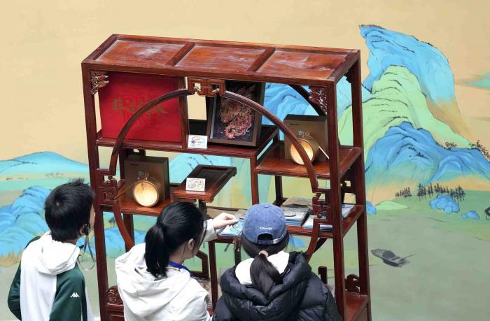 聚焦京堰研学团 | 挖绿松石、逛博物馆！北京学生在十堰变身“探宝猎人”