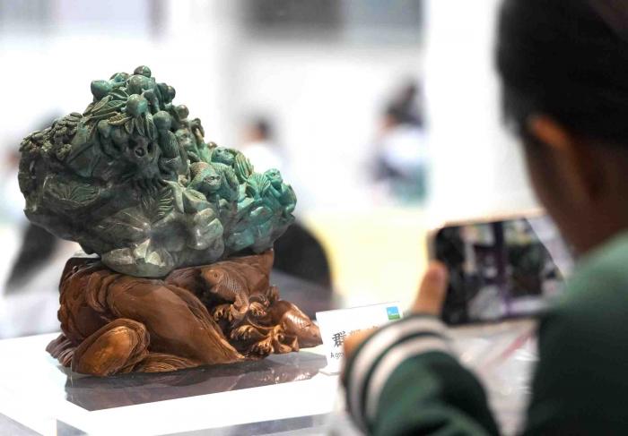 聚焦京堰研学团 | 挖绿松石、逛博物馆！北京学生在十堰变身“探宝猎人”