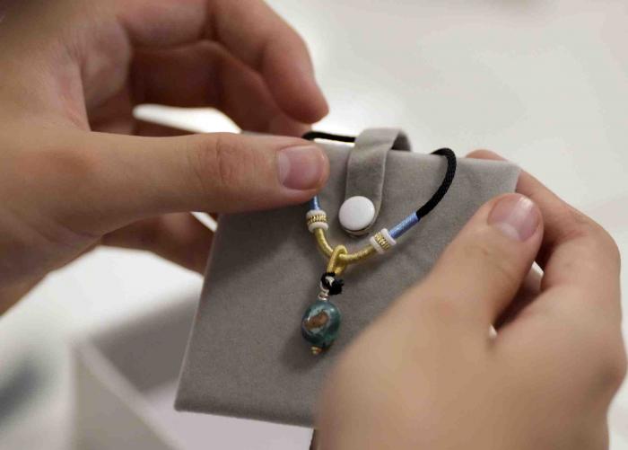 聚焦京堰研学团 | 北京中学生研学团在十堰学习绿松石首饰镶嵌技艺