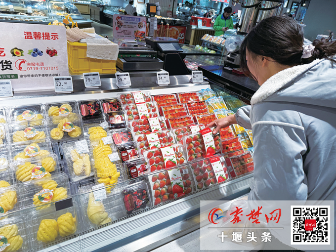 小琪跑市场 | 水果界“明星组合”上市了 十堰冬季水果市场丰俭由人