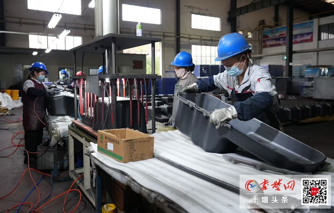 服务建成支点 院士专家在行动 | 智力引擎驱动产业升级 ——湖北凸凹模具科技股份有限公司“院士工作站”助推企业转型发展纪略