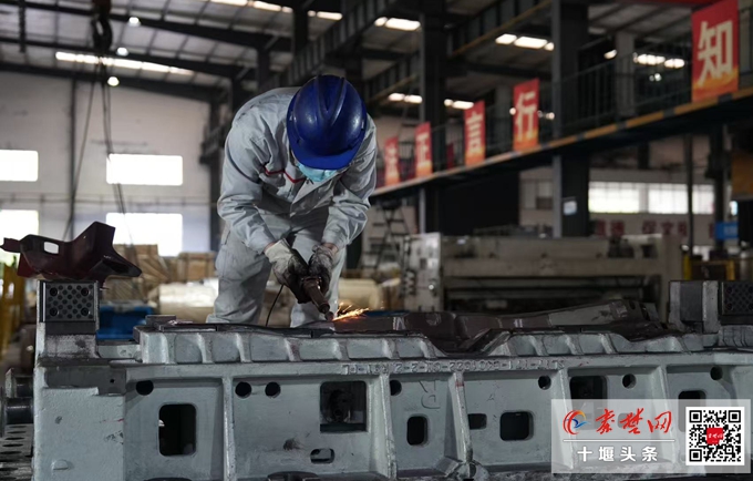 服务建成支点 院士专家在行动 | 智力引擎驱动产业升级 ——湖北凸凹模具科技股份有限公司“院士工作站”助推企业转型发展纪略