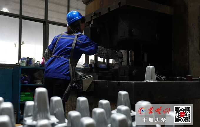 服务建成支点 院士专家在行动 | 智力引擎驱动产业升级 ——湖北凸凹模具科技股份有限公司“院士工作站”助推企业转型发展纪略