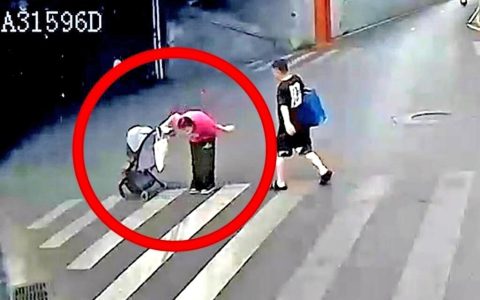 武汉街头斑马线前  公交慢、停、让蔚然成风 “温柔一脚”踩出满城暖意