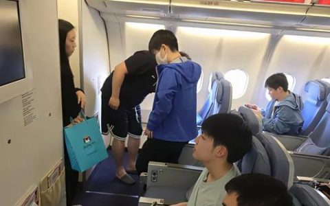 现场短新闻 | 实践课开到机舱里