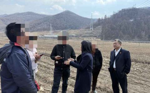 陈场镇53名青年干部田头长见识