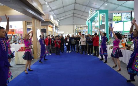 硒博会展馆人气升腾