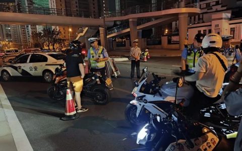 深夜飙车“炸街”扰民 利川警方抓获17人