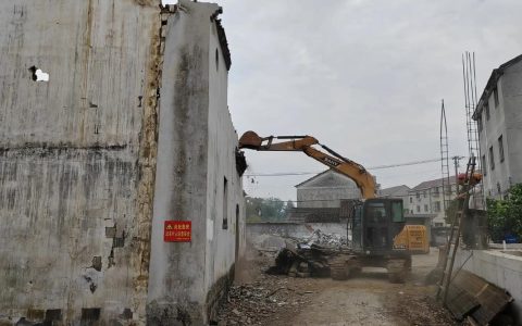 来凤县百福司镇开展危房改造验收工作