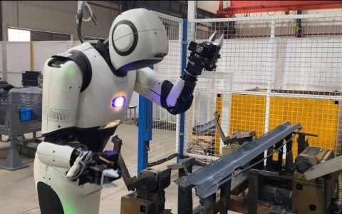 四中全会精神在基层｜人形机器人让未来科技“触手可及”