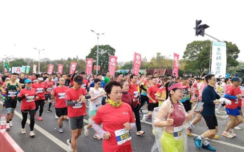 中国城市户外运动挑战赛江夏鸣枪，全国3000跑友竞速中感受山水之美
