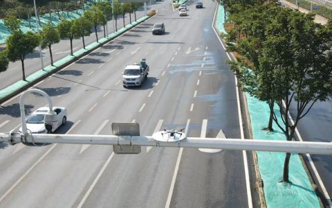 “飞”出畅通 “喊”出方便 武汉“空中交警”快速排堵助畅行