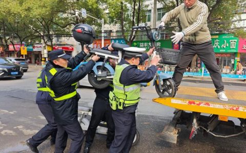 “警城联动”治城市“顽疾”市容焕新颜出行更顺畅