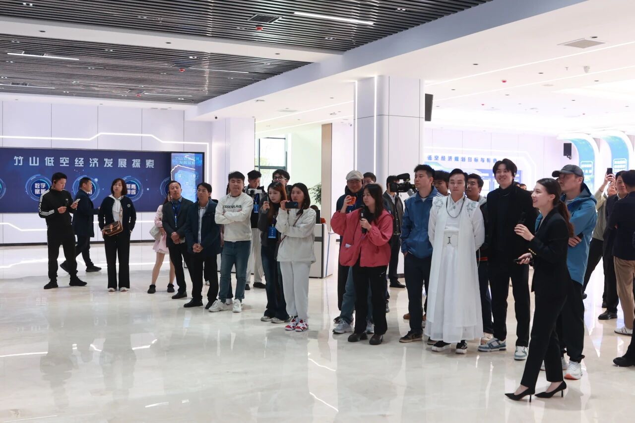 主播与十堰的山水共鸣——仙山碧水映车城，三十位主播共创高质量发展新叙事