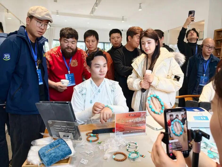 主播与十堰的山水共鸣——仙山碧水映车城，三十位主播共创高质量发展新叙事