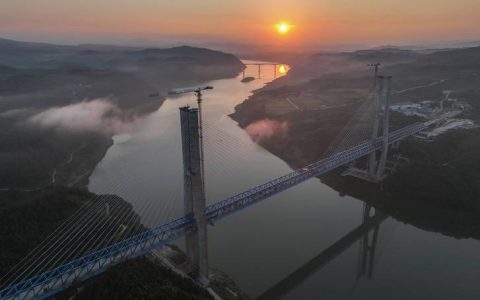 4.32秒呼啸过江！西十高铁汉江特大桥创“中国之最”