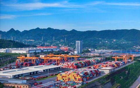 鹤峰：织密物流网激发新活力