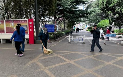 清理“拦路虎”，营造畅通公共空间