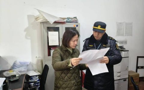 城管“一线办公”解决群众烦心事