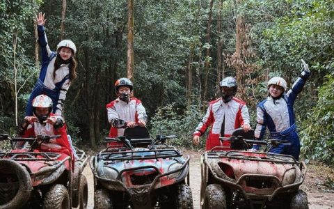 湖北汽车丛林穿越挑战赛在随县举行