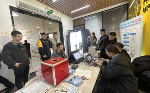 孝感运输从业者实现“家门口”办证