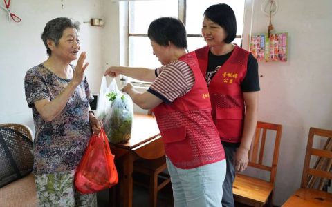 孝昌“银发”志愿者情暖乡邻