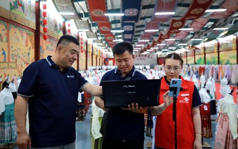 熊飞翔：“资智回乡” 织就服装电商新图景