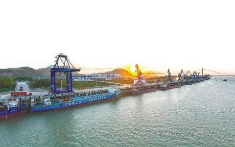 黄石港前10月吞吐量破亿吨
