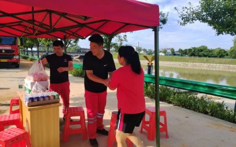 咸安永安街道南大街社区把服务送到居民“家门口”