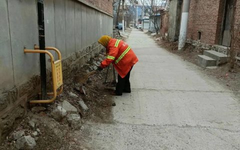 咸安永安街道环境卫生拉练——问题现场交办　立行立改见成效