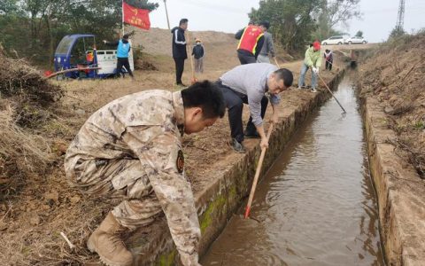 崇阳县开展青山水库碍航设施集中清理行动