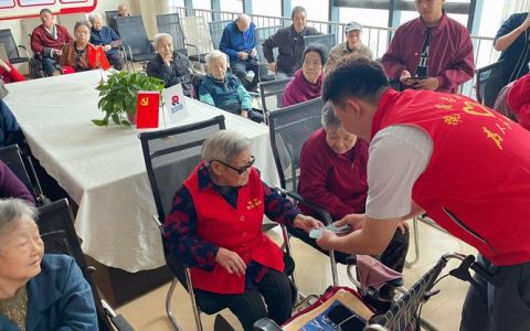 通山大路乡情暖“银发”组织开展敬老爱老活动