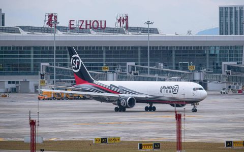 全国首个医药零售航空中心在鄂州开仓运营