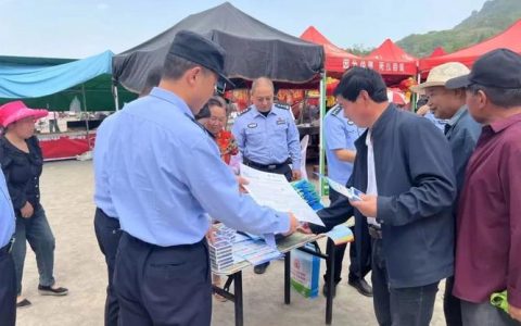 市公安局“铁脚板”踏出基层平安路